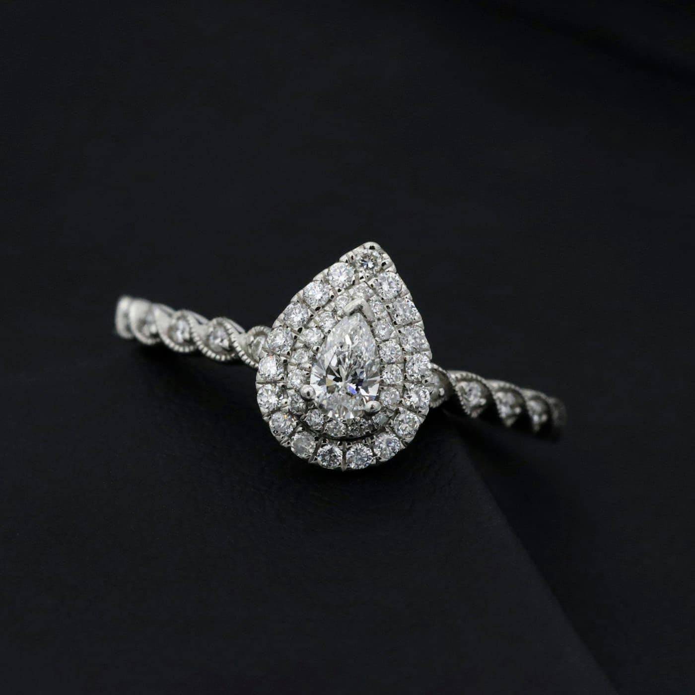 Pear-cut laboratory-grown diamond halo ring